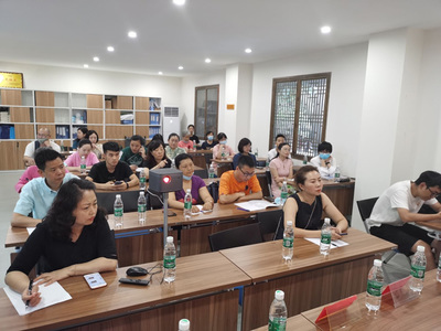 四川省教育考试院开展高考志愿咨询服务进社区活动